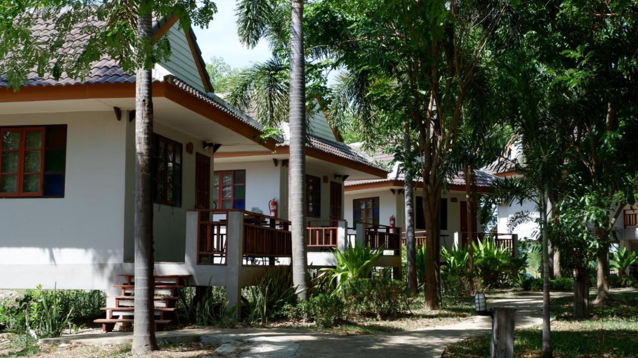 Resort Railumpoo Nakhon Sawan Exterior foto