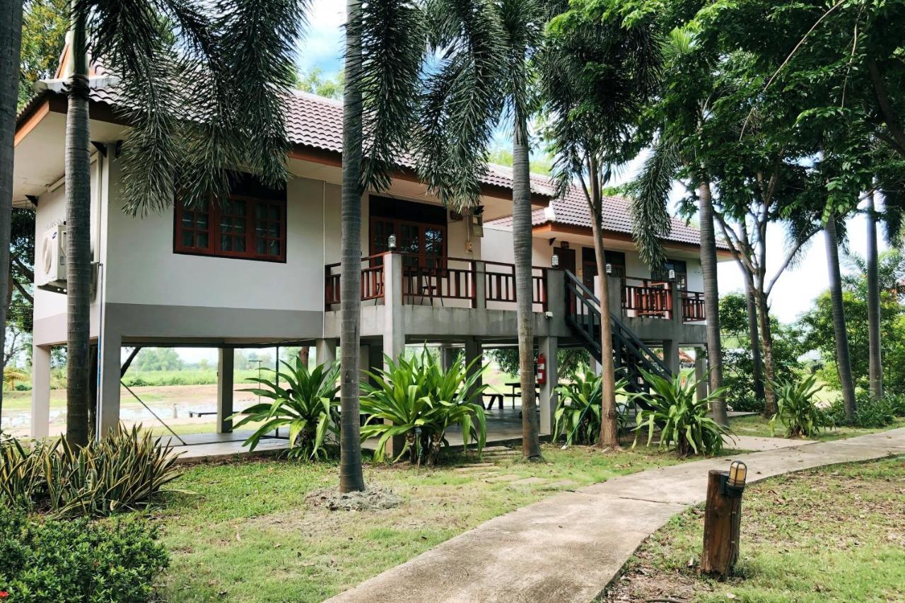 Resort Railumpoo Nakhon Sawan Exterior foto