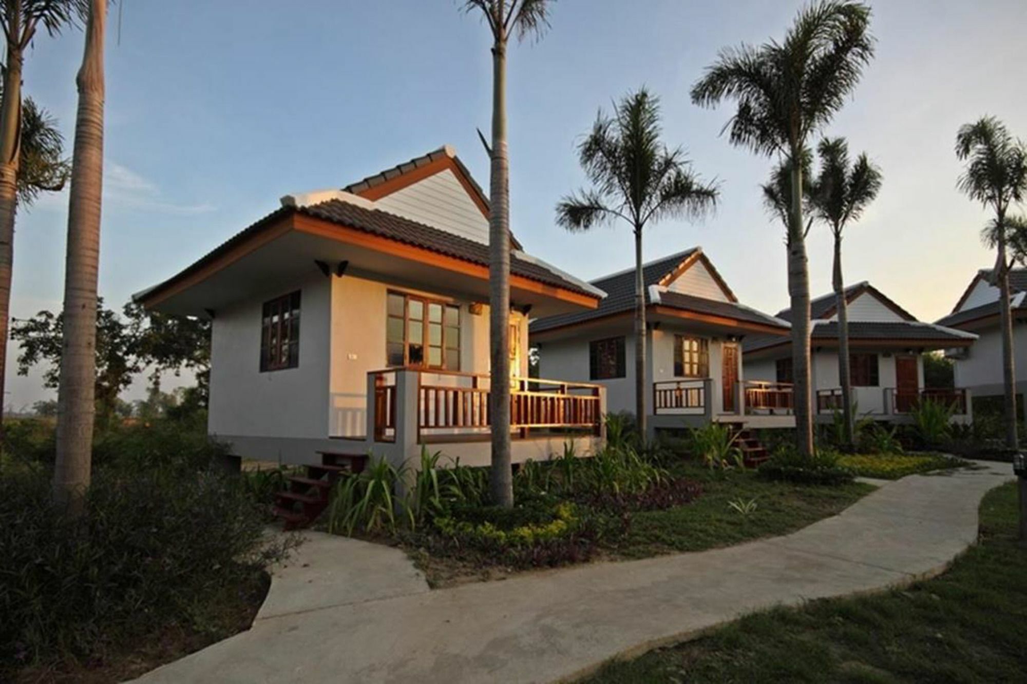 Resort Railumpoo Nakhon Sawan Exterior foto